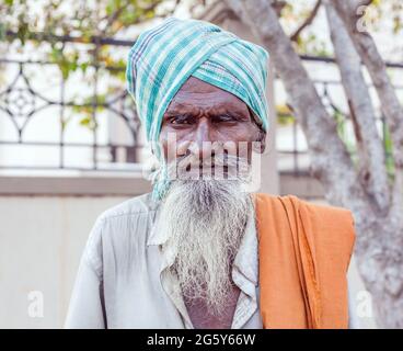 Portrait of sadhu with white beard and turban. Varansi Stock Photo - Alamy