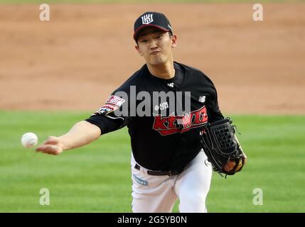 Korea. 01st July, 2021. LG Twins' Oh Ji-hwan Oh Ji-hwan of the LG Twins  hits a three-run homer against the KT Wiz during a Korea Baseball  Organization match held at Jamsil Baseball