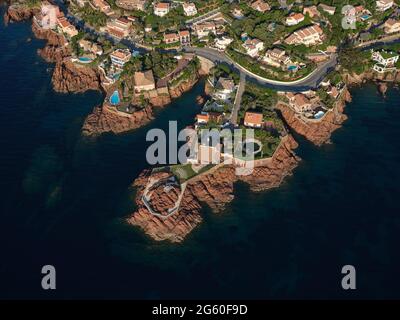 AERIAL VIEW. Secondary homes in the idyllic setting of the Estérel Massif in the city of Saint-Raphaël. Var, French Riviera, France. Stock Photo