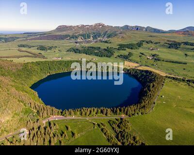 France, Puy de Dome, Besse et Saint Anastaise, Parc Naturel Regional des Volcans d'Auvergne (Natural regional park of Volcans d'Auvergne), Cezallier, the Lac Pavin, volcanic maar lake, the Monts Dore in the background, Sancy (aerial view) Stock Photo