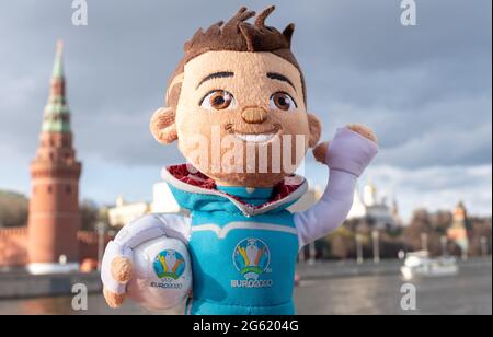 April 25, 2021, Moscow, Russia. The mascot of the European Football Championship 2020 Skillzy against the backdrop of the Moscow Kremlin. Stock Photo