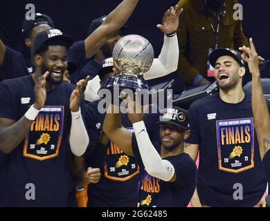 Los Angeles, United States. 01st July, 2021. Phoenix Suns guard Chris Paul (R) lifts the Western Conference Finals Trophy next to teammates after winning Game 6 against the Los Angeles Clippers on Wednesday, June 30, 2021at Staples Center in Los Angeles. Photo by Jim Ruymen/UPI Credit: UPI/Alamy Live News Stock Photo