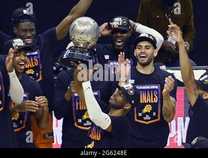 Los Angeles, United States. 01st July, 2021. Phoenix Suns guard Chris Paul (R) lifts the Western Conference Finals Trophy next to teammates after winning Game 6 against the Los Angeles Clippers on Wednesday, June 30, 2021at Staples Center in Los Angeles. Photo by Jim Ruymen/UPI Credit: UPI/Alamy Live News Stock Photo