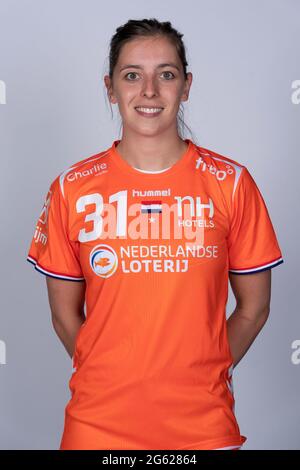 PAPENDAL,  THE NETHERLANDS - JUNE 25: Kelly Vollebregt  of The Netherlands during the Dutch Handball Women photoshoot before Olympics 2021 at Sportcenter Papendal on June 25, 2021 in Papendal, The Netherlands (Photo by Henk Seppen/Orange Pictures) Stock Photo