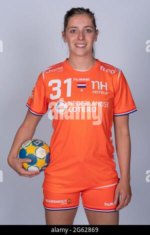 PAPENDAL,  THE NETHERLANDS - JUNE 25: Kelly Vollebregt  of The Netherlands during the Dutch Handball Women photoshoot before Olympics 2021 at Sportcenter Papendal on June 25, 2021 in Papendal, The Netherlands (Photo by Henk Seppen/Orange Pictures) Stock Photo