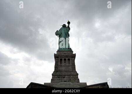 New York, USA. 01st July, 2021. A view of the back of the Statue of Liberty on Liberty Island, New York City Harbor, NY, July 1, 2021. Designed by French sculpture Frédéric Auguste Bartholdi, “Liberty Enlightening the World”, know as the Statue of Liberty, was a gift from the people of France to United States. (Photo by Anthony Behar/Sipa USA) Credit: Sipa USA/Alamy Live News Stock Photo