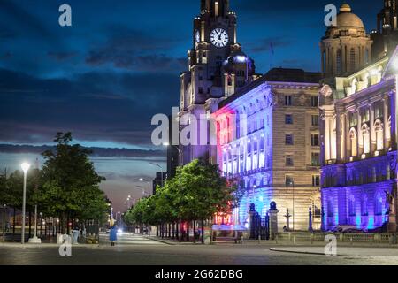 The Three Graces buildings at Liverpool's Pier Head, by night: from left, Royal Liver Building, Cunard Building and Port of Liverpool Building Stock Photo