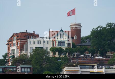 Hamburg, Germany. 14th June, 2021. Panoramic view from the river Elbe to the Süllberg with Hotel and Restaurant Süllberg. Credit: Marcus Brandt/dpa/Alamy Live News Stock Photo