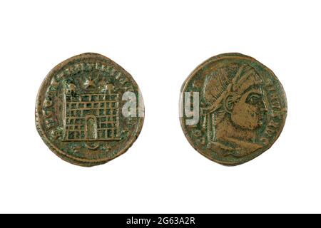 An ancient Roman coin of Emperor Constantine I (the great), minted between 307 and 337 AD. The reverse shows a 'camp gate', a type of fortification Stock Photo