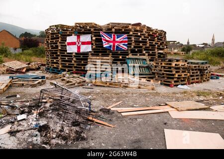 Bonfire on Lanark Way , Belfast, Northern Ireland. Picture date: 1 July 2021 Stock Photo