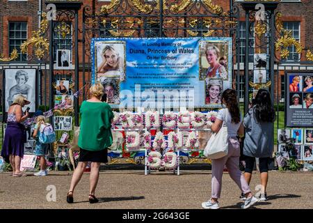 London, UK. 2nd July, 2021. The statue was unveiled on 1 July 2021 which would have been her 60th birthday and people have left tributes on the main gates of the Palace. A new statue of Diana, Princess of Wales, in the Sunken Garden of London's Kensington Palace. Commis. Credit: Guy Bell/Alamy Live News Stock Photo