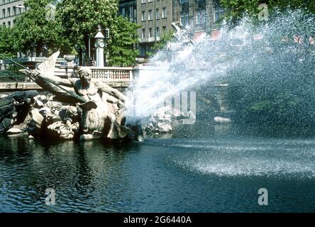 Triton Fountain in Königsallee in 1981, Düsseldorf, North Rhine-Westphalia, Germany Stock Photo