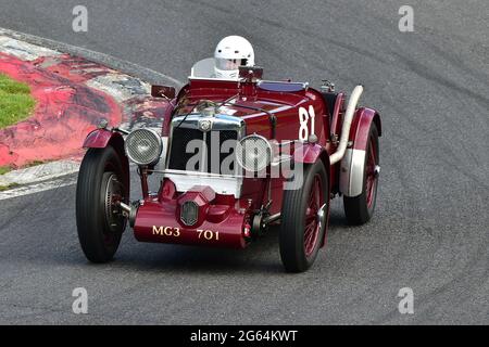 Roger Tushingham, MG N Type Special, Allcomers Handicap Race, 5 laps, VSCC, Shuttleworth Nuffield and Len Thompson Trophies Race Meeting, Cadwell Park Stock Photo