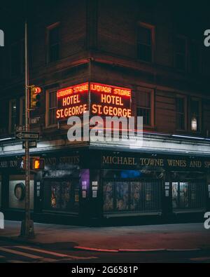 Hotel St. George neon sign at night, Brooklyn Heights, Brooklyn, New York Stock Photo