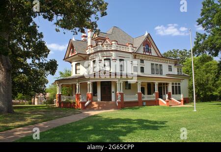 Historic Mansion in Rural Small Town, Tyler Tx Stock Photo