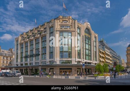 Paris, France - 07 02 2021: La Samaritaine department store. Outside view  of the facade from the Pont Neuf Stock Photo - Alamy