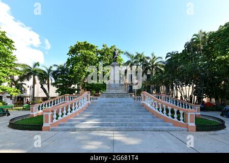 Merida, Mexico - May 24, 2021: Statue of General Manuel Cepeda Peraza, governor of Yucatan, placed in 1896 at Parque Hidalgo in Merida, Yucatan state, Stock Photo