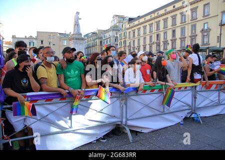 Napoli, Italia - 03 luglio 2021 :'Jesce Sole' era lo slogan con cui il 29 giugno 1996 veniva convocato il primo Pride nazionale di Napoli, la prima manifestazione di orgoglio LGBT  nel sud Italia. Per questo, - nel pieno rispetto di quelle che saranno le vigenti normative in materia di salute e sicurezza - sabato 3 luglio 2021 le associazioni Antinoo Arcigay Napoli, ALFI Le Maree e Associazione Trans Napoli si sono incontrate in Piazza Dante per il Napoli Pride, Venticinque anni dopo quel primo storico Pride del '96. @Jesce, Jesce sole, ancora una volta per riportare il sereno e la gioia. (Pho Stock Photo