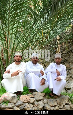 OMAN. HAJAR MOUNTAINS. NIZWA. PORTRAIT OF OMANESE IN TRADITIONNEL CLOTHES : DISHDASHA AND KUMMA ON HIS HEAD. Stock Photo