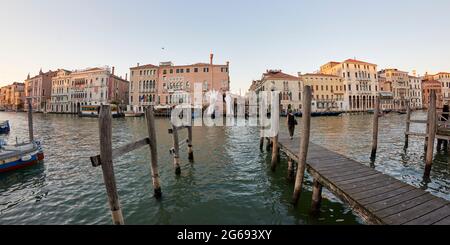 View from the Mercato de Rialto showing the giant hands sculpture supporting L'Alcova, for the Biennale 2017, next to the Grand Canal, Venice, Italy Stock Photo