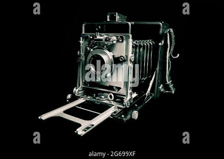 This is an image of my old Crown Graphic 4X5 press camera.  My research on the serial number puts it at around a 1950 vintage.  She’s fully functional Stock Photo