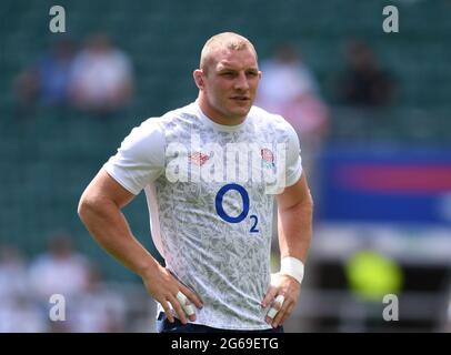 Twickenham, London, UK. 4th July, 2021. International Rugby, Autumn Internationals, England versus United States of America; Sam Underhill of England warms up Credit: Action Plus Sports/Alamy Live News Stock Photo
