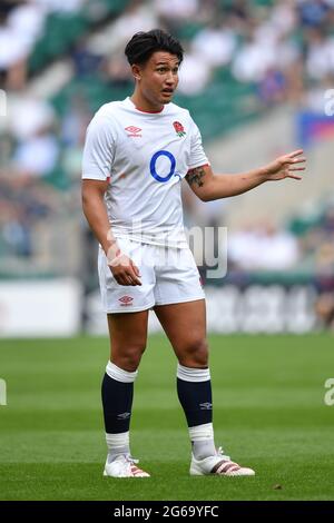 Twickenham Stadium, England, UK. 4th July, 2021. England's Marcus Smith during the Summer Series match between England and USA: Credit: Ashley Western/Alamy Live News Stock Photo