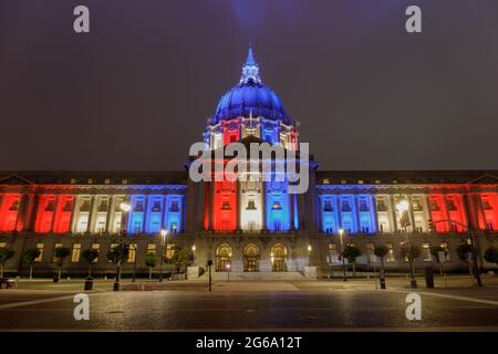 San Francisco City Hall lit up for 4th of July on foggy summer night.  San Francisco, California, USA. Stock Photo