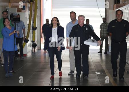 Los Angeles, United States. 04th July, 2021. Vice President Kamala Harris and her husband Second Gentleman Douglas Emhoff make a surprise visit to LAFD Station 19 in the Brentwood neighborhood of Los Angeles, California, on Sunday, July 4, 2021. Pool photo by David Swanson/UPI Credit: UPI/Alamy Live News Stock Photo