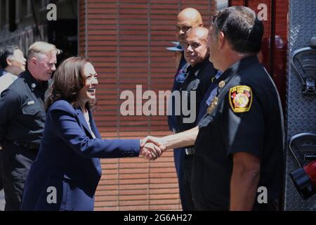 Los Angeles, United States. 04th July, 2021. Vice President Kamala Harris and her husband Second Gentleman Douglas Emhoff make a surprise visit to LAFD Station 19 in the Brentwood neighborhood of Los Angeles, California, on Sunday, July 4, 2021. Pool photo by David Swanson/UPI Credit: UPI/Alamy Live News Stock Photo