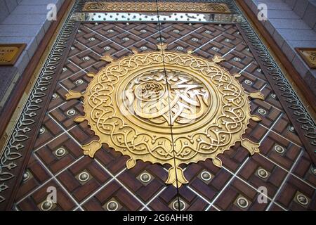The door of Masjid Nabawi. Arabic Calligraphy: Muhammad Rasulullah Stock  Photo - Alamy