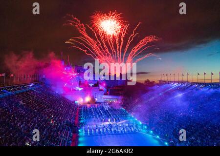 Fireworks explode in finale over the castle at the Edinburgh International Tattoo part of Edinburgh International Festival 2018 in Edinburgh, Scotland Stock Photo