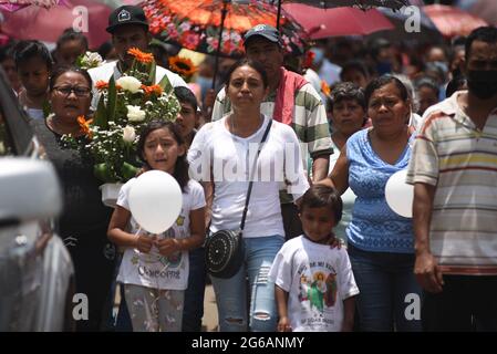 July 4, 2021: Relatives and hundreds of residents of Jonathan Herrera and Eduardo Aaguilar, young adolescents from Amatlan Veracruz, carry out the funeral to dismiss them after they were killed by elements of the Civil Force. Credit: Hector Adolfo Quintanar Perez/ZUMA Wire/Alamy Live News Stock Photo