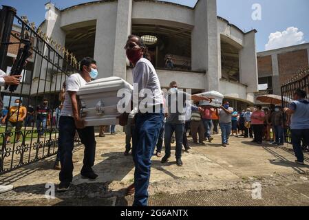 July 4, 2021: Relatives and hundreds of residents of Jonathan Herrera and Eduardo Aaguilar, young adolescents from Amatlan Veracruz, carry out the funeral to dismiss them after they were killed by elements of the Civil Force. Credit: Hector Adolfo Quintanar Perez/ZUMA Wire/Alamy Live News Stock Photo