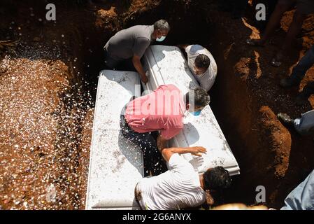 July 4, 2021: Relatives and hundreds of residents of Jonathan Herrera and Eduardo Aaguilar, young adolescents from Amatlan Veracruz, carry out the funeral to dismiss them after they were killed by elements of the Civil Force. Credit: Hector Adolfo Quintanar Perez/ZUMA Wire/Alamy Live News Stock Photo