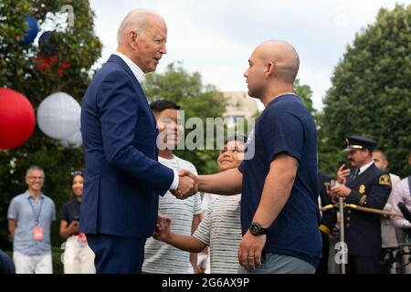 US President Joe Biden greets people on the South Lawn of the White House during a celebration of Independence Day in Washington, DC, USA. 04th July, 2021. Credit: Sipa USA/Alamy Live News Stock Photo