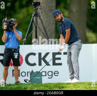 Detroit, Michigan, USA. 4th July, 2021. J.J. Spaun from Los Angeles, California tees off on the 12 th hole at The Rocket Mortgage Classic. Credit: David Donoher/ZUMA Wire/Alamy Live News Stock Photo