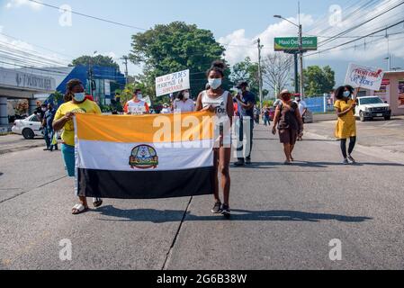 La Ceiba, Honduras. 31st May, 2021. Protesters hold a Garifuna flag during  the demonstration. Protest against the proposed ZEDE (Zone of Employment  and Economic Development) that would forcibly relocate coastal communities  from