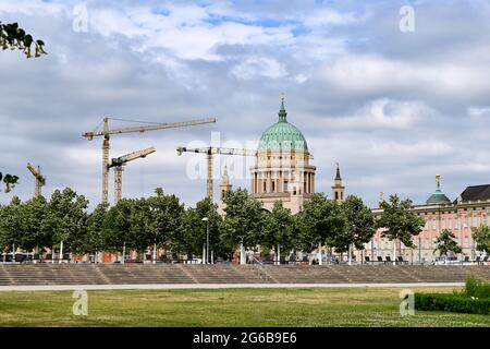 Potsdam, Germany. 22nd June, 2021. View of the Nikolaikirche at the Alter Markt, which is surrounded by construction cranes. Credit: Jens Kalaene/dpa-Zentralbild/ZB/dpa/Alamy Live News Stock Photo