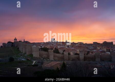 Panoramic view of the medieval town walls of Avila from Los Cuatro Postes Calvary, Spain Stock Photo