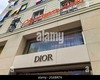 French luxury fashion house DIOR Logo Stock Photo - Alamy