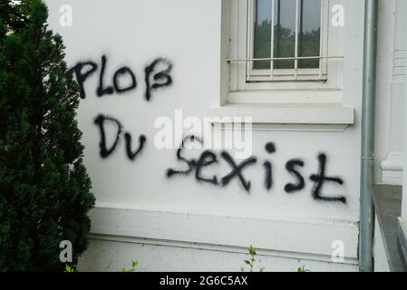 Hamburg, Germany. 05th July, 2021. 'Ploß Du Sexist' was smeared on the facade of the CDU party headquarters in Hamburg-Winterhude. Hamburg's CDU leader Ploß had spoken out against gender-appropriate language in state institutions. The State Security Department of the State Criminal Police Office has taken over the investigation.(to dpa: 'Facade of CDU party headquarters smeared with writing') Credit: Frank Bründel/Citynews TV/dpa/Alamy Live News Stock Photo