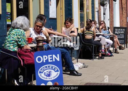 Rye, East Sussex, UK. 05 Jul, 2021. UK Weather: Hot and sunny day in the historic town of Rye as visitors are seen walking and drinking in the high street. Photo Credit: Paul Lawrenson /Alamy Live News Stock Photo