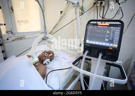 Kairouan, Tunisia. 1st Jan, 2000. A Tunisian patient infected with the COVID-19 seen at the intensive care unit of the Aghlabide hospital in the east-central city of Kairouan.Tunisia placed the capital Tunis and the northern town of Bizerte under a partial lockdown from July 14 in a bid to rein in record daily coronavirus cases and deaths. Credit: Jdidi Wassim/SOPA Images/ZUMA Wire/Alamy Live News Stock Photo