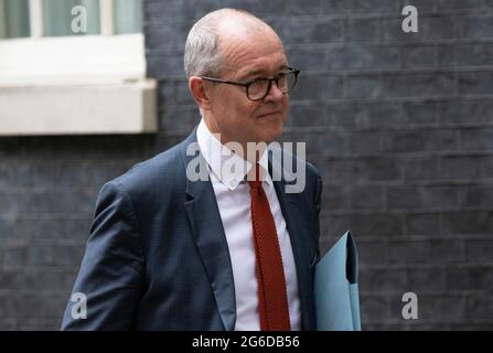 London, UK. 5th July 2021  Sir Patrick Vallance, the governments chief scientific adviser on his way down Downing Street on way to latest Covid 19, press conference. Credit: Martin Evans/Alamy Live News Stock Photo