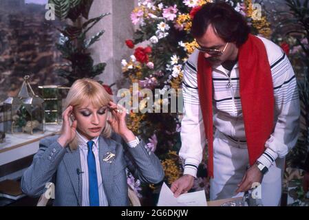 Rome, Italien. 05th July, 2021. Raffaella Carrà is dead. The artist was 78 years old. The Italian artist Raffaella Carrà together with her partner The director Sergio Japino during the television broadcast, Pronto Raffaella. Rome (Italy) year 1985 Credit: dpa/Alamy Live News Stock Photo