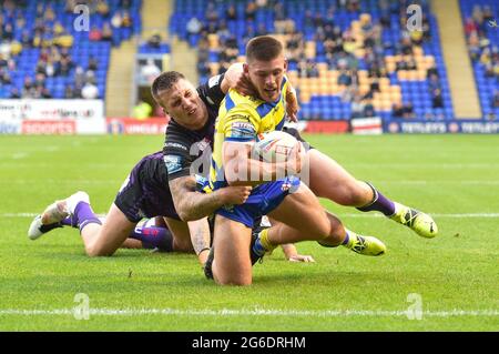 Warrington, UK. 05th July, 2021. Danny Walker (16) of Warrington Wolves goes over for a try to make it 4-6 in Warrington, United Kingdom on 7/5/2021. (Photo by Richard Long/ RL Photography/News Images/Sipa USA) Credit: Sipa USA/Alamy Live News Stock Photo