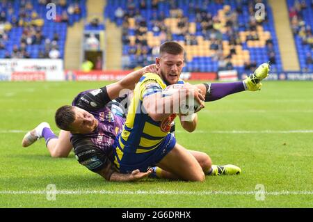 Warrington, UK. 05th July, 2021. Danny Walker (16) of Warrington Wolves goes over for a try to make it 4-6 in Warrington, United Kingdom on 7/5/2021. (Photo by Richard Long/ RL Photography/News Images/Sipa USA) Credit: Sipa USA/Alamy Live News Stock Photo