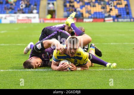 Warrington, UK. 05th July, 2021. Danny Walker (16) of Warrington Wolves goes over for a try to make it 4-6 in Warrington, United Kingdom on 7/5/2021. (Photo by Richard Long/ RL Photography/News Images/Sipa USA) Credit: Sipa USA/Alamy Live News Stock Photo