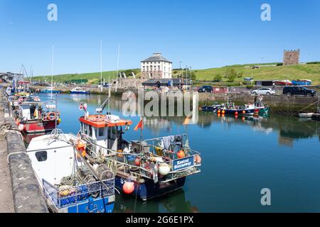 Gunsgreen House and fishing boats, Gungreen Quay, Eyemouth Harbour, Eyemouth, Scottish Borders, Scotland, United Kingdom Stock Photo